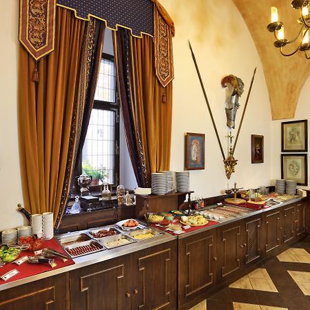 Hotel Ruze Чеський Крумлов Екстер'єр фото The buffet at the restaurant