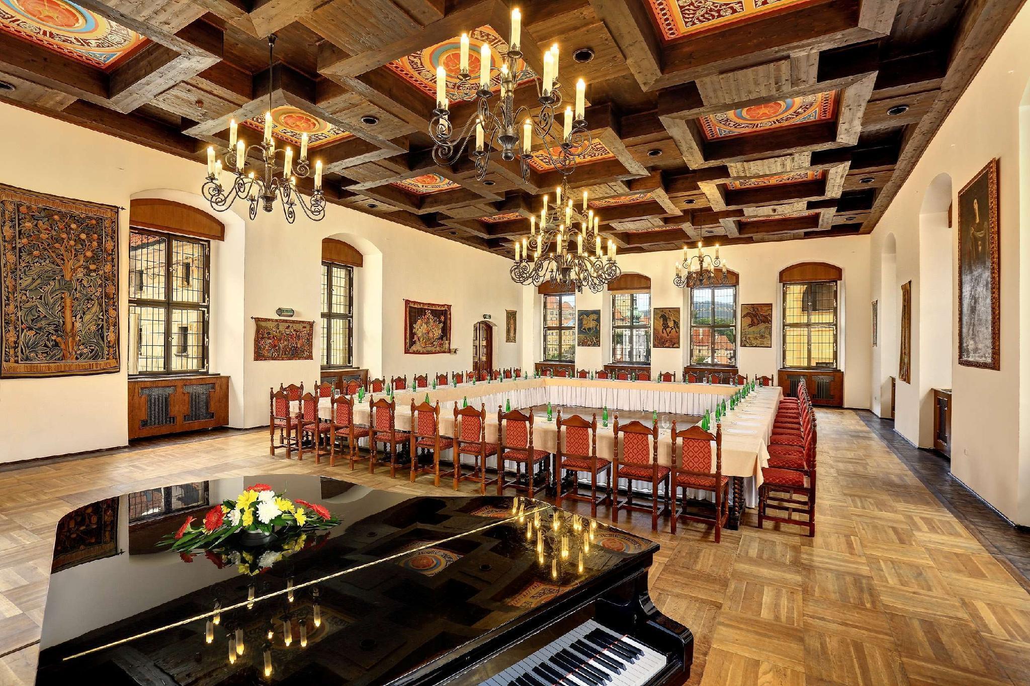 Hotel Ruze Чеський Крумлов Екстер'єр фото The ballroom at the San Diego History Center