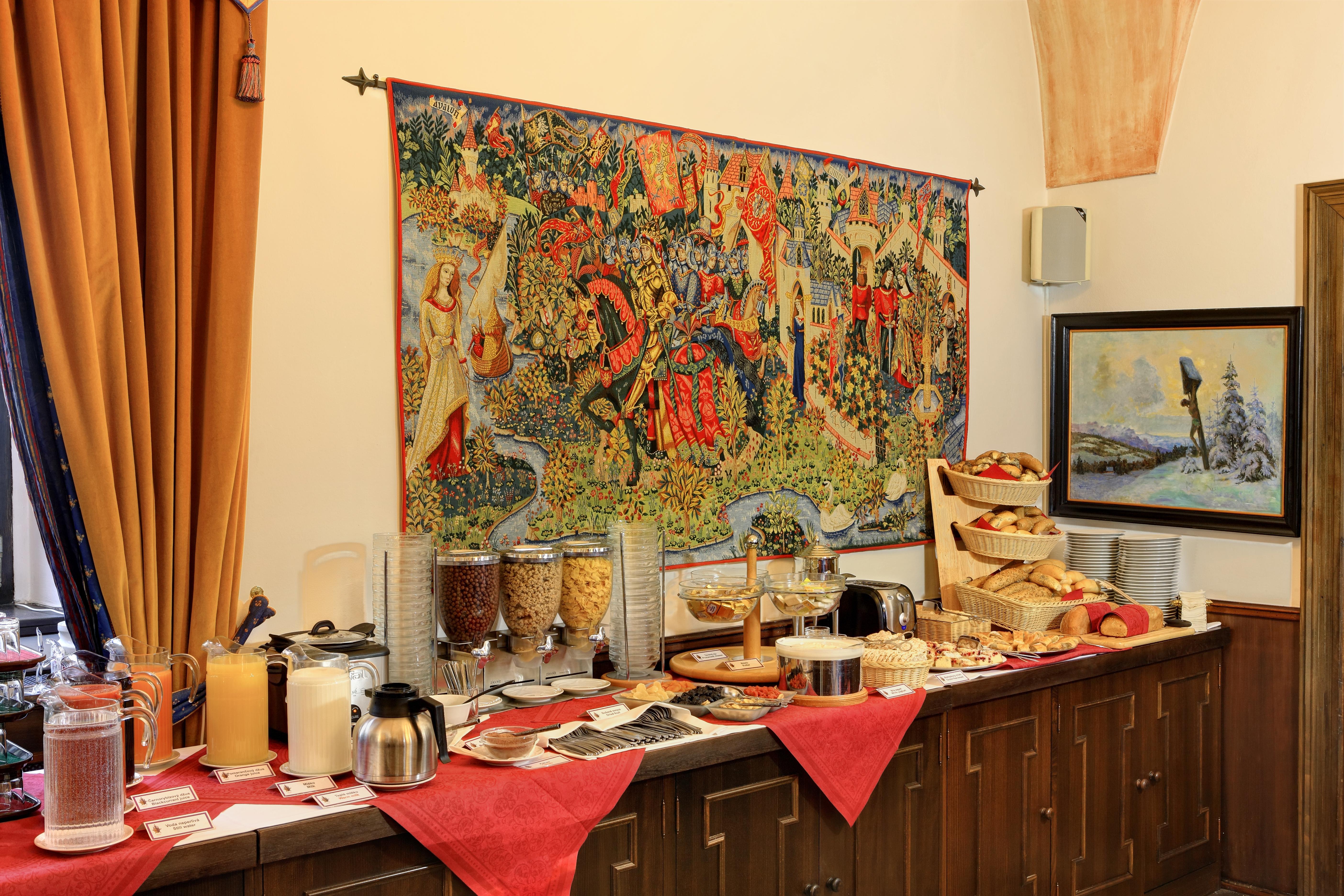 Hotel Ruze Чеський Крумлов Екстер'єр фото A typical buffet