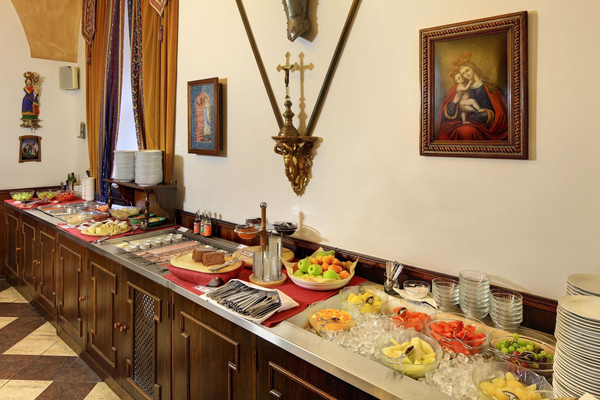 Hotel Ruze Чеський Крумлов Екстер'єр фото A buffet at a hotel