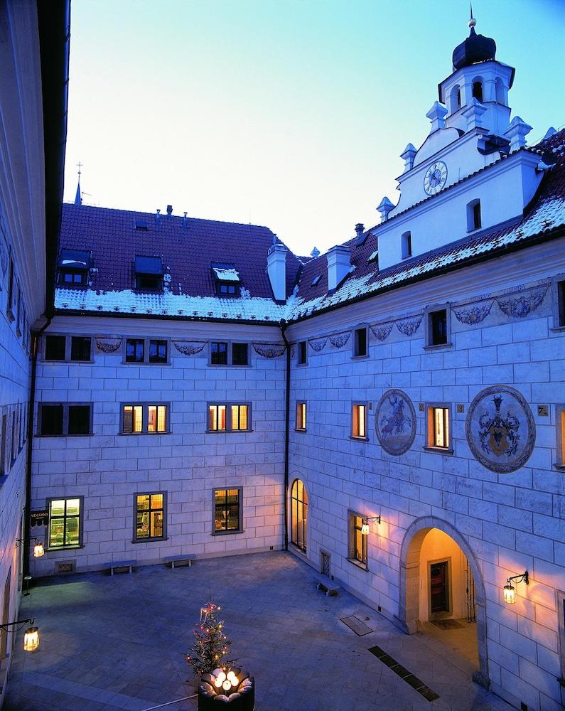 Hotel Ruze Чеський Крумлов Екстер'єр фото The courtyard of the Landhaushof