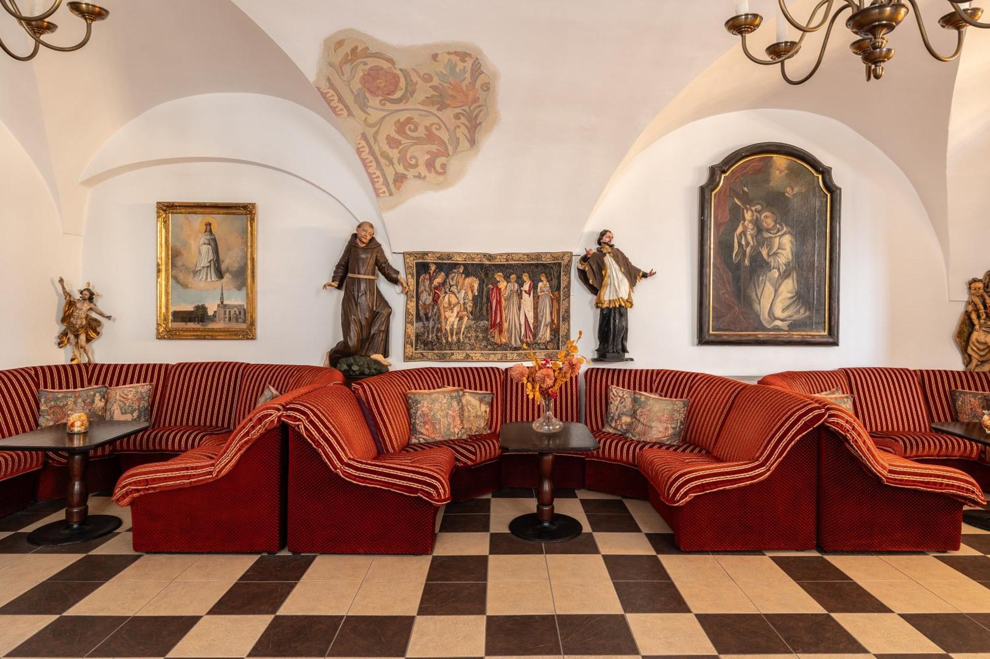 Hotel Ruze Чеський Крумлов Екстер'єр фото The interior of the monastery